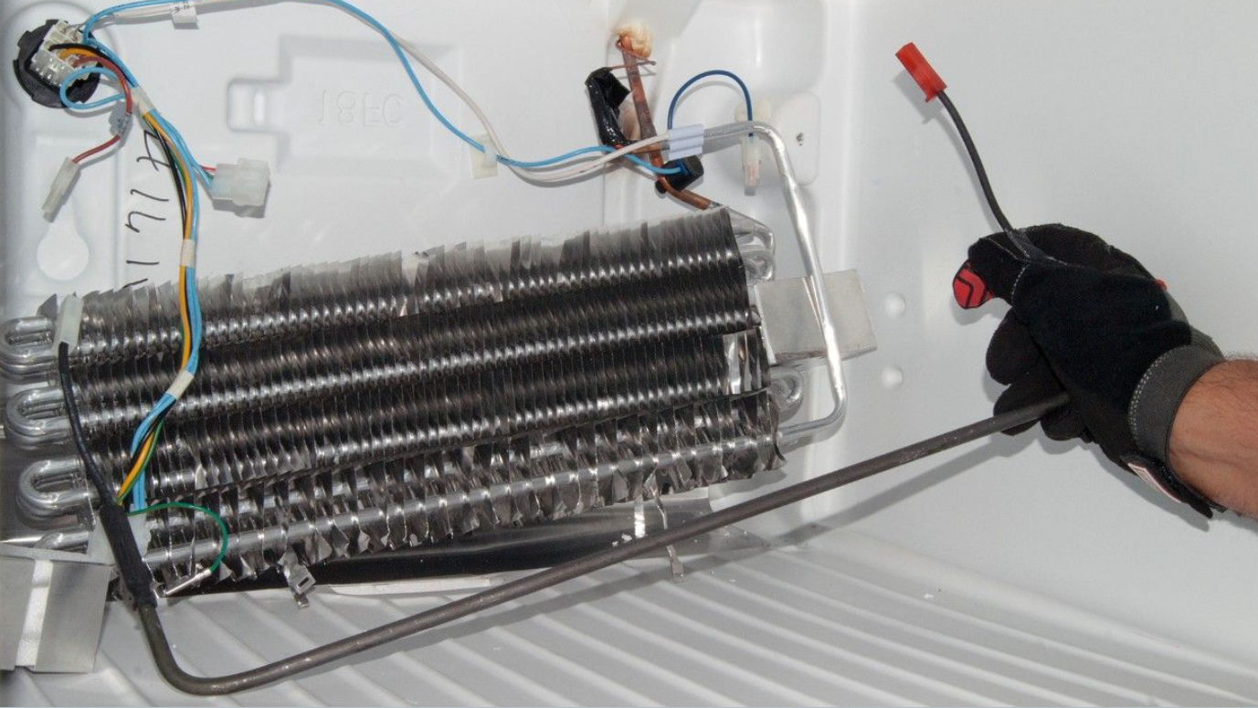 Refrigerator defrost heater